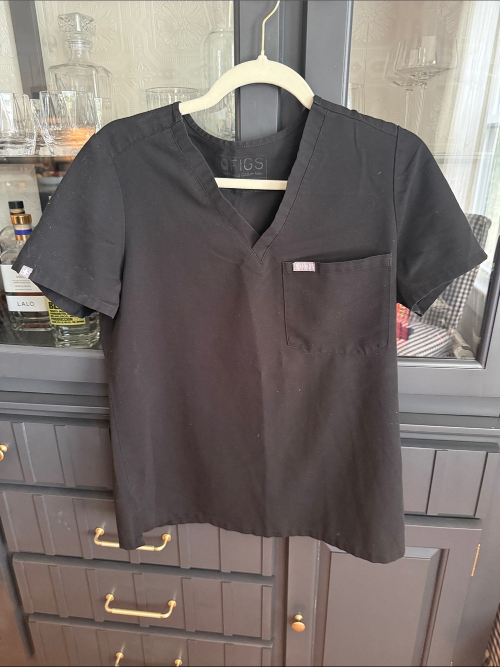 Figs women’s Black V-Neck Scrub Top Catarina